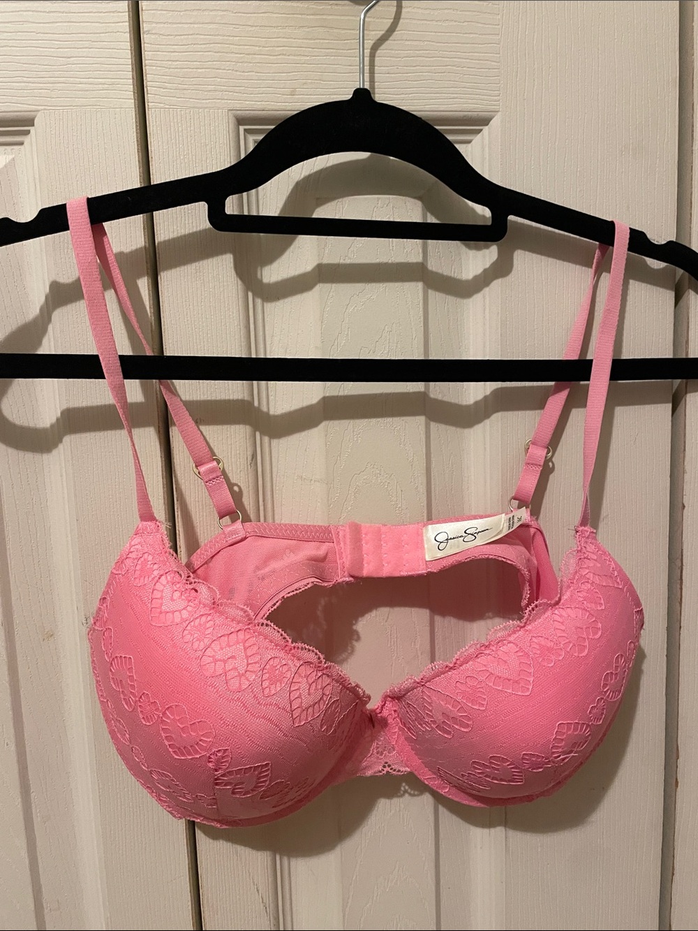 Jessica Simpson bra